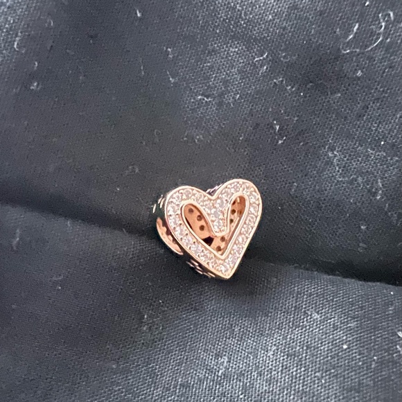 Sparkling Freehand Heart Charm - Picture 6 of 7